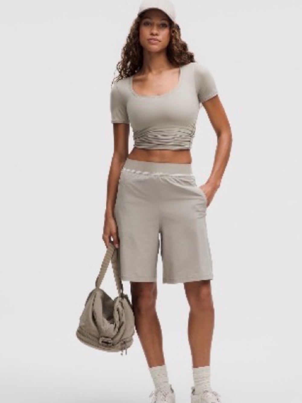 Swift Relaxed Short 9"
*Logo Waistband in Warm Ash Grey
